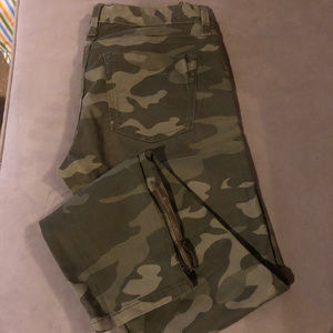 Banana Republic Heritage Camo Jeans w zip detail